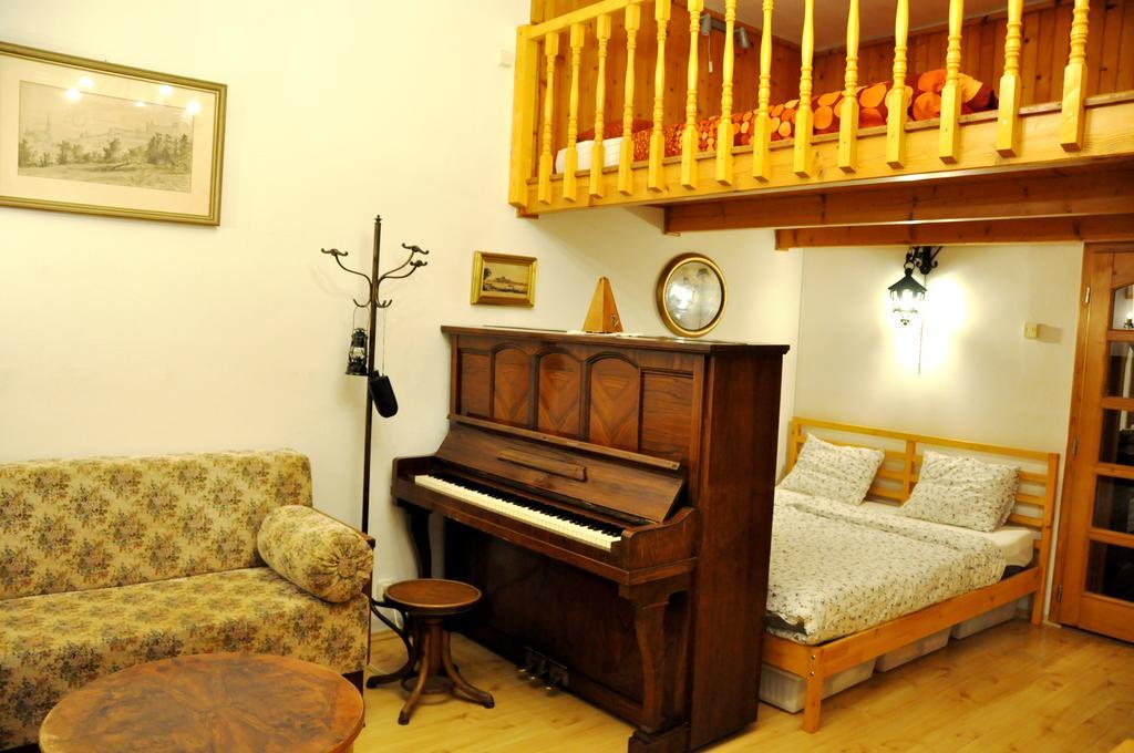 Traditional Slovak Apartment Bratislava Exterior foto